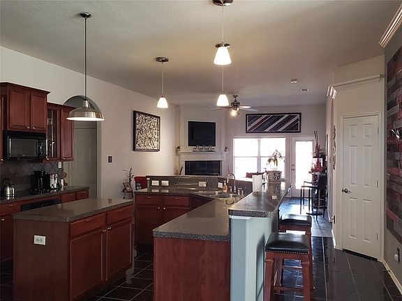 4th image of 913 Norwood Ln