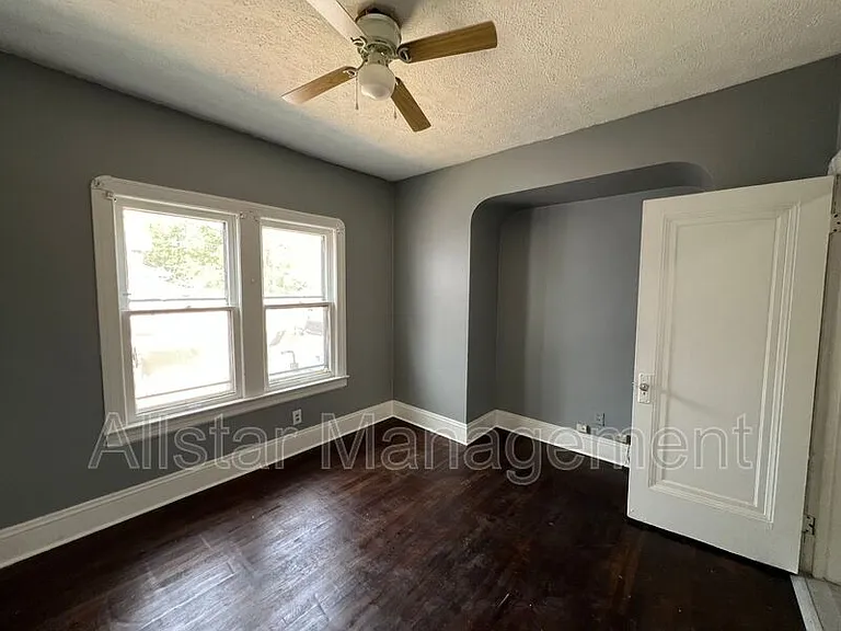 3257 E 139th St #DOWN — Photo 23