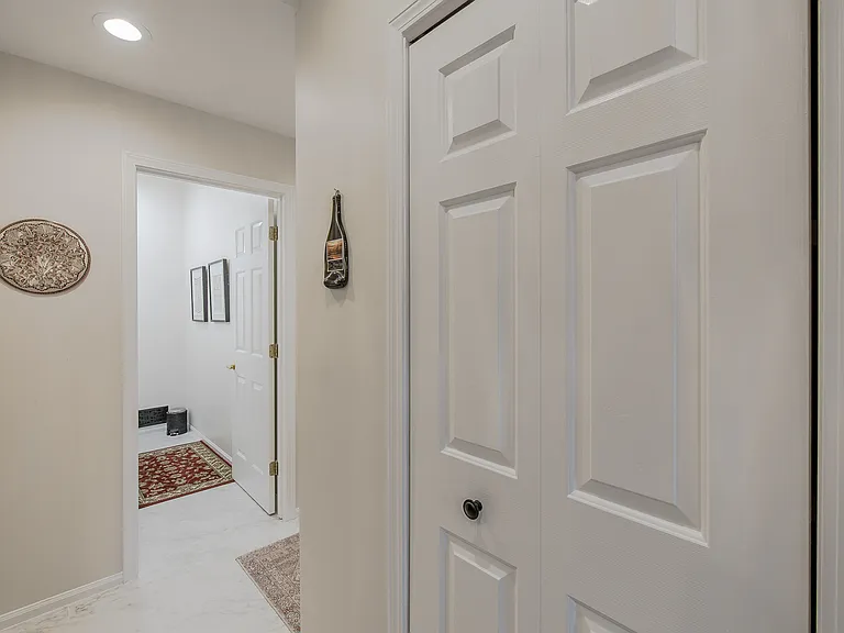 300 Stratford Ln #300 — Photo 8
