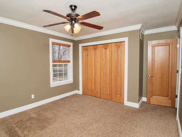 405 Galway Dr — Photo 36
