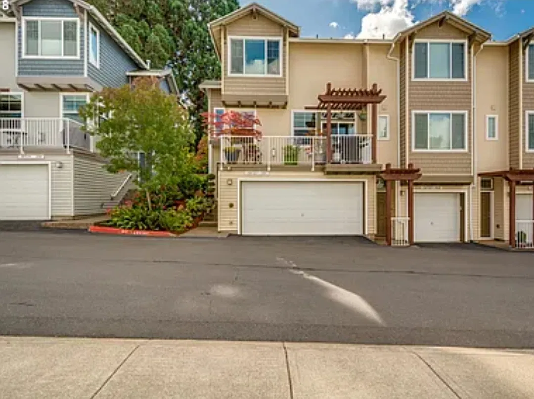 3 bed, 2.5 bath, 1382 sqft, $2,500 — Photo 1