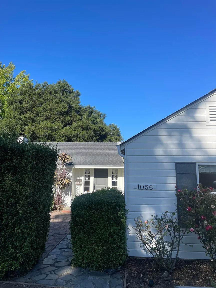 1056 Greenwood Dr photo 1