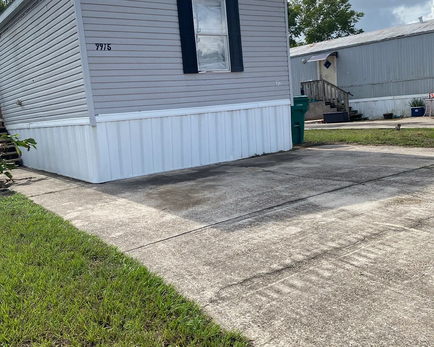 3 bed, 990 sqft, $1,250 — Photo 1