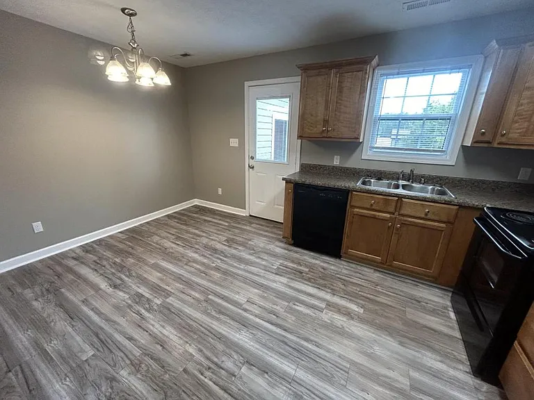 125 Bonaire Ave — Photo 8