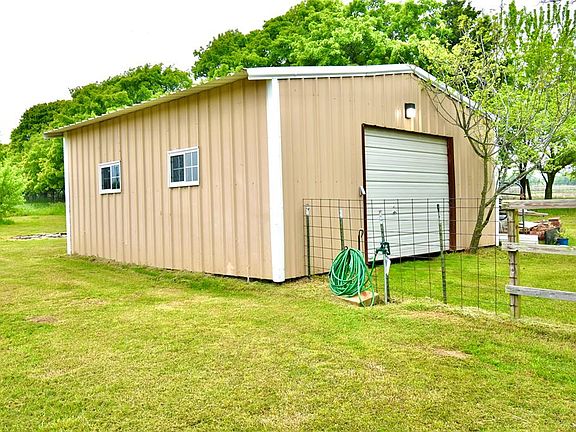 3rd image of 135 Redbird Ln