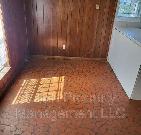 3392 Barron Ave — Photo 5