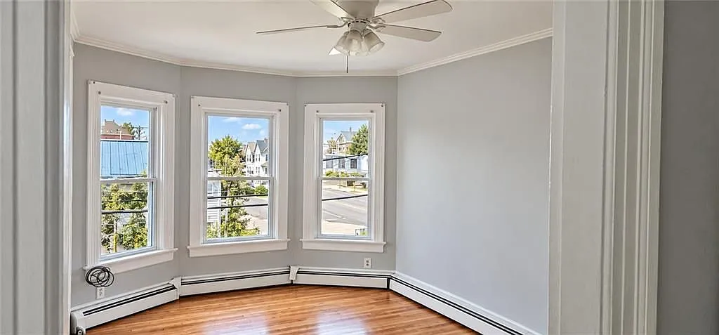 2 bed, 1.0 bath, 975 sqft, $1,950 — Photo 4