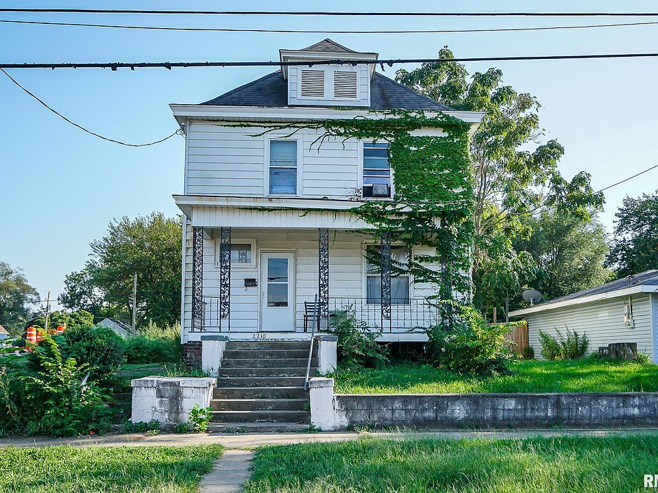 1st image of 2210 W Proctor St