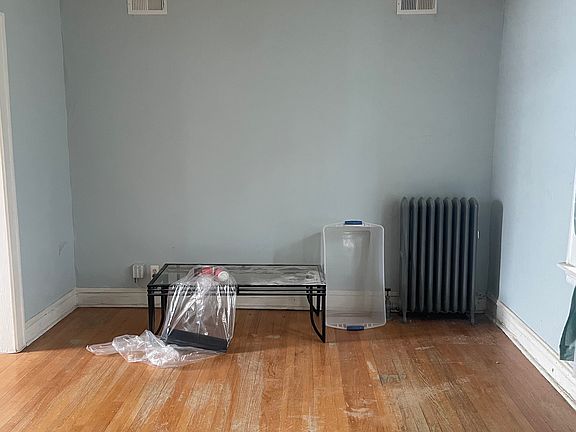 2nd image of 3125 N Hamlin Ave APT 3B