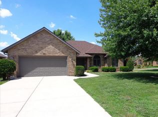 1223 W Swallow St, Springfield, MO 65810