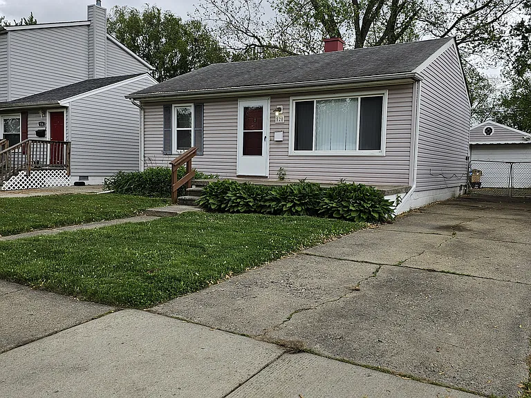 528 E Dallas Ave — Photo 3