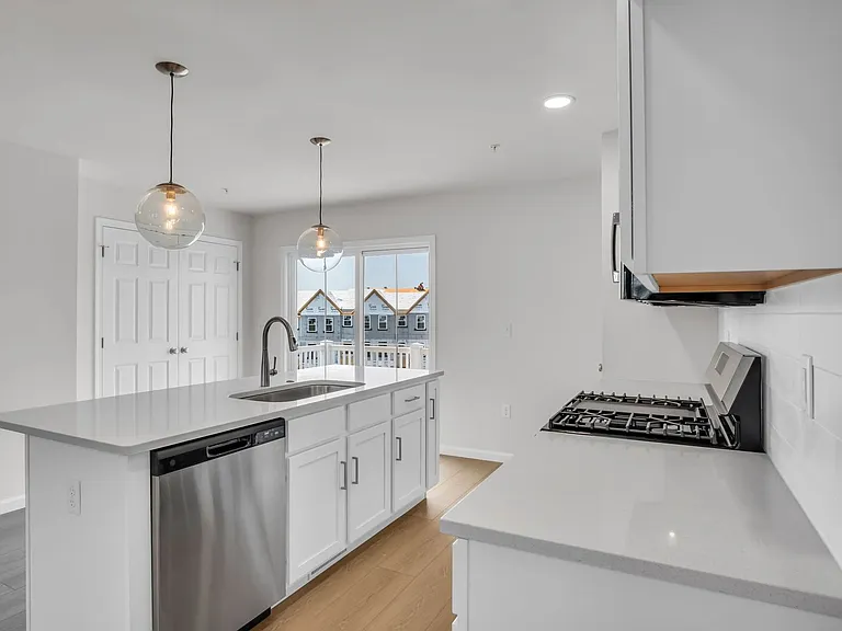 10 Morgan Cir — Photo 3