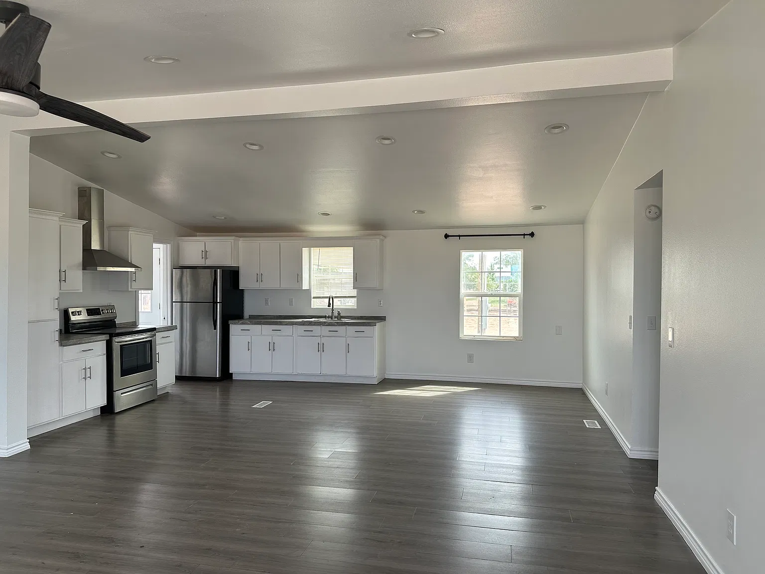 1155 Hidalgo Pl — Photo 3