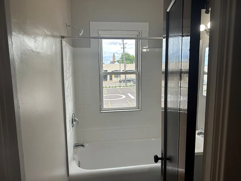 Highland Manor Apartments — Photo 20