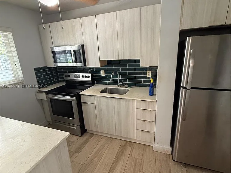1450 Lenox Ave #5 — Photo 11