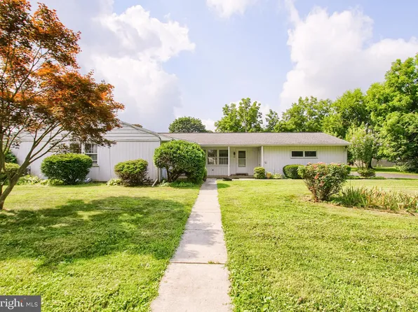 4 Hemlock Dr, Mechanicsburg, PA 17055
