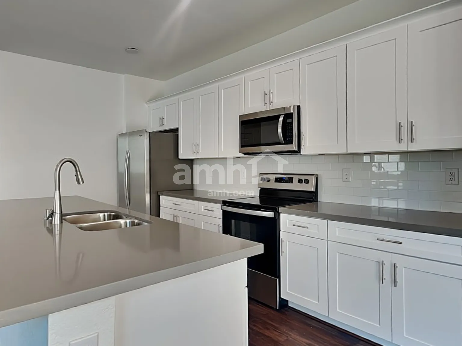 4 bed, 2.5 bath, 2015 sqft, $2,550 — Photo 3