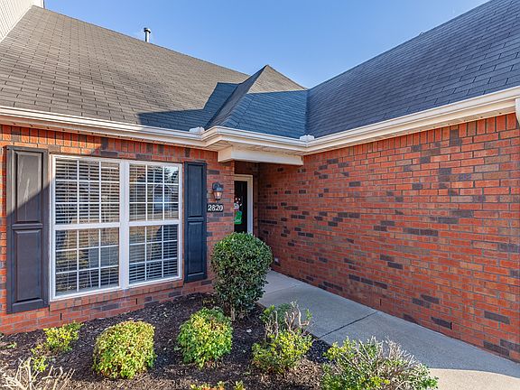 4th image of 2820 Stonehedge Dr
