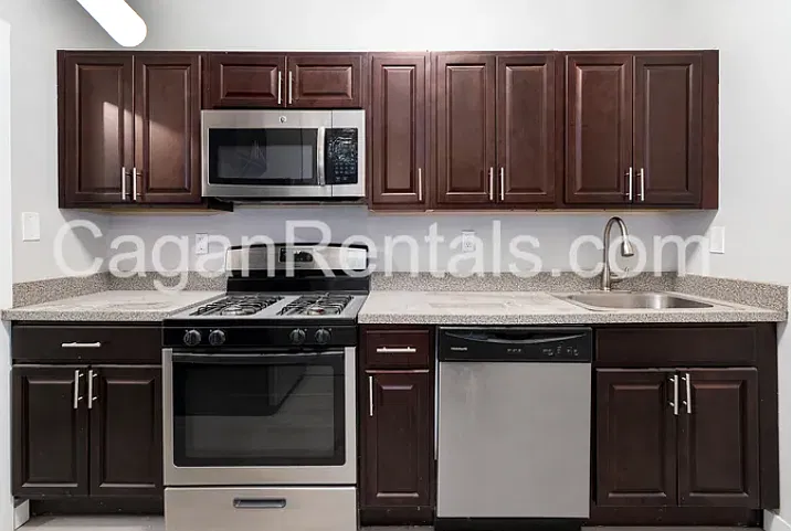 2 bed, 819 sqft, $1,890 — Photo 2
