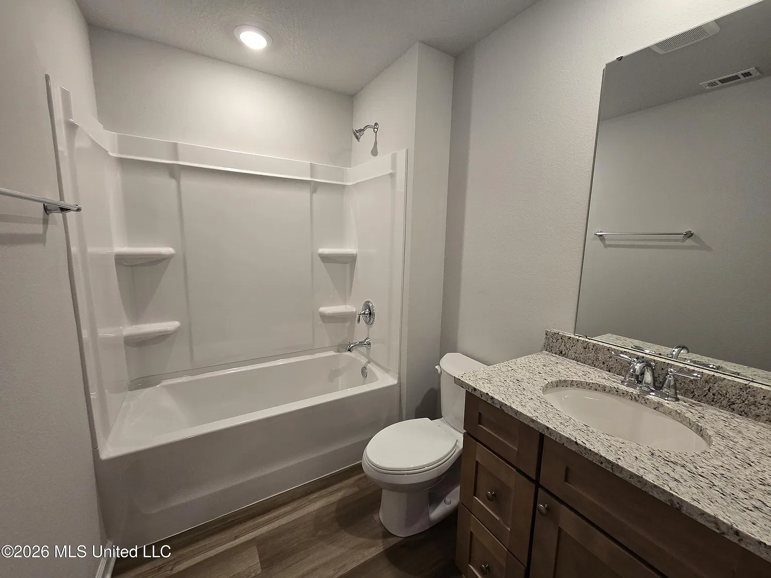 3 bed, 2.0 bath, 1650 sqft, $1,800 — Photo 4