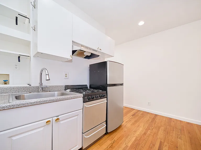 132 W 109th St #3B — Photo 8