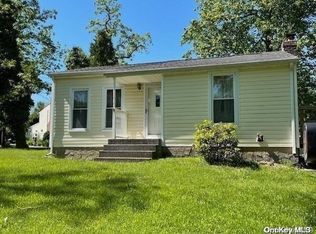 39 Lynbrook Dr, Sound Beach, NY 11789