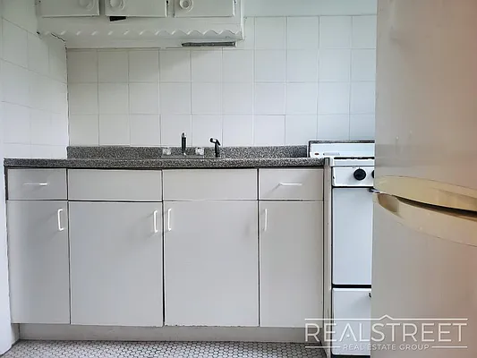 Rented by Real Street Inc | media 15