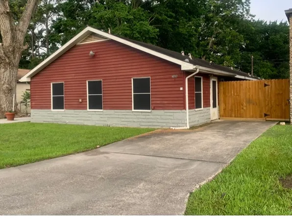 7013 Church Ln #1, Hitchcock, TX 77563