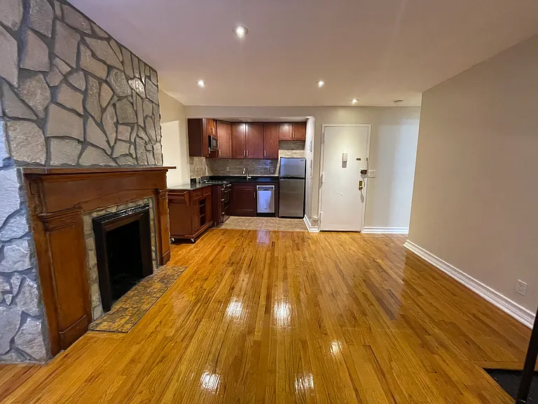 248 W 20th St #B1 — Photo 8