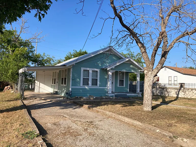 728 Moore St — Photo 30