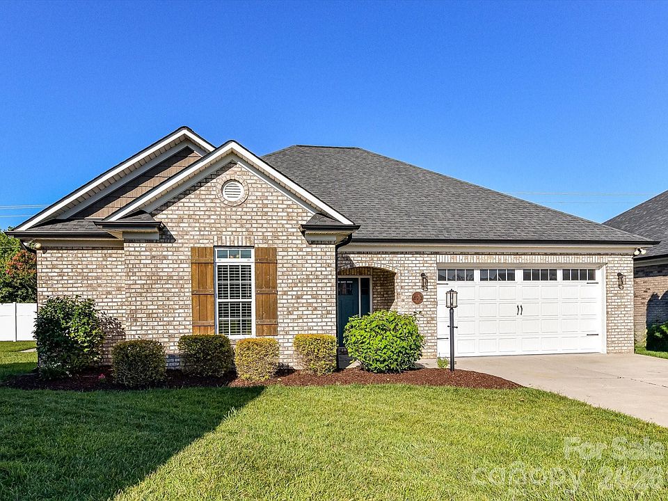1st image of 423 Ellicott Ln
