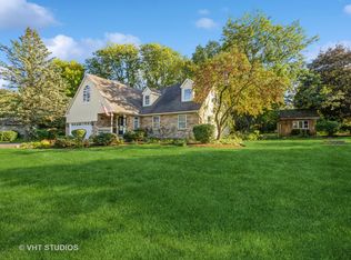 38W643 Bittersweet Ln, Elgin, IL 60124