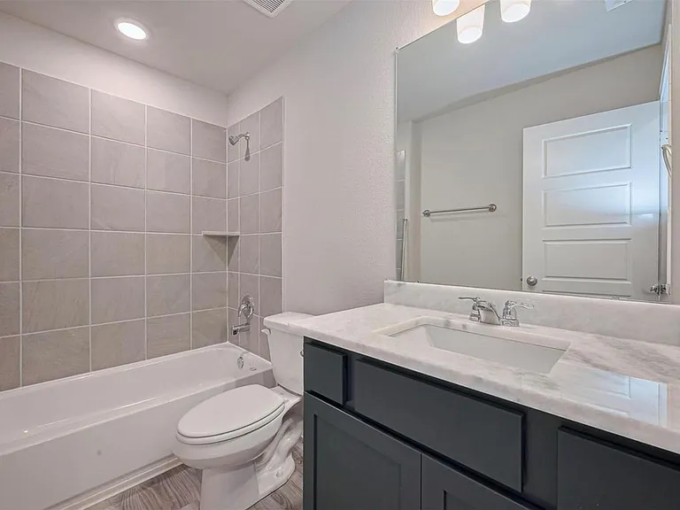 5818 Capri Forest Dr — Photo 21