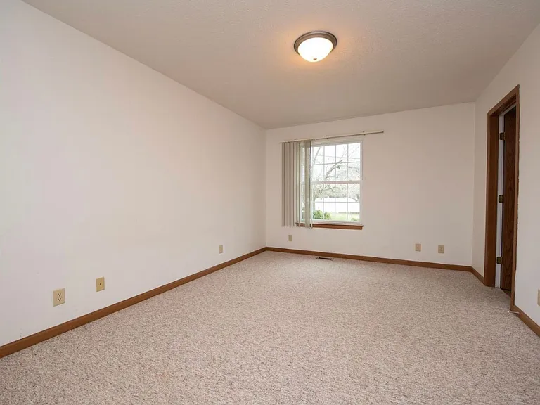 2611 Manchester St — Photo 17