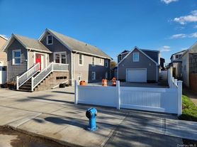 226 E Pine St, Long Beach, NY