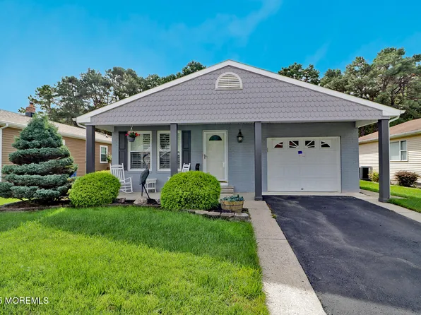 73 Chesterfield Lane, Toms River, NJ 08757