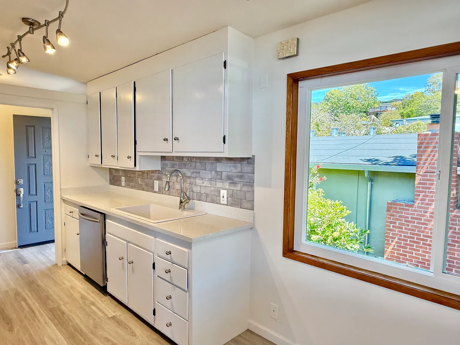 5715 Doremus Ave — Photo 3
