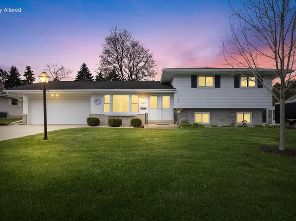 W174N9433 Devon Wood ROAD, Menomonee Falls, WI 53051