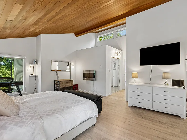 5620 Larson Pl — Photo 16