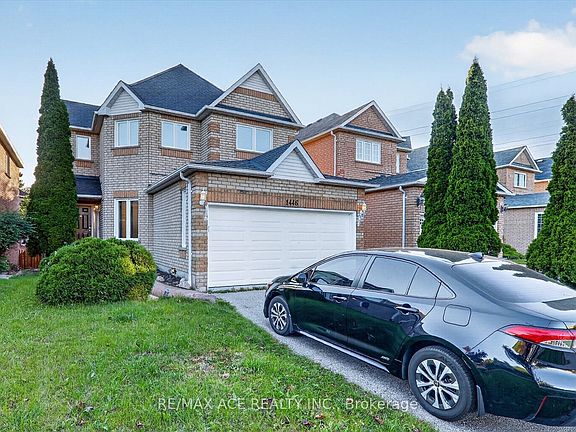 3rd image of 1446 Sandhurst Cres