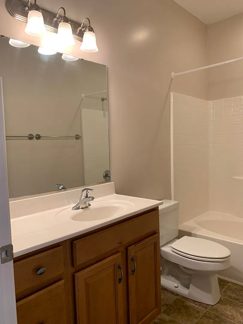 2 Bedroom 2 Bath Townhouse — Photo 3