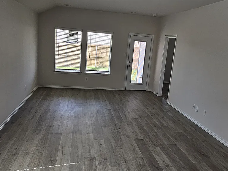 1635 Blaire Dr — Photo 7