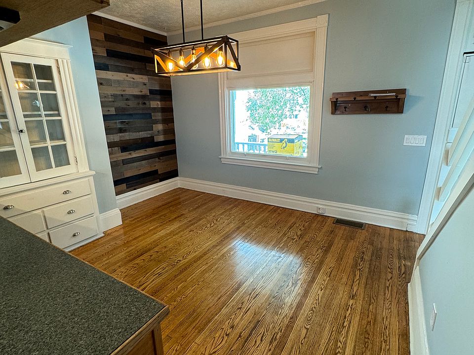 this is the entrance / dining room that includes beautiful natural lighting, lots of drawers and cabinets along with newly installed chic lighting

the dining room also includes a bar top that connects to the kitchen

it's an entertainers dream