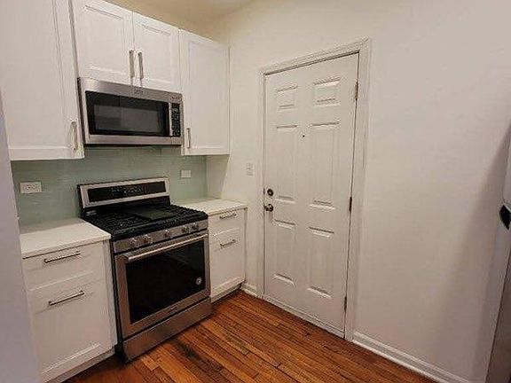 5th image of 677 W Wrightwood Ave APT 2S