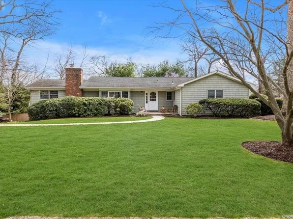 16 Bluetop Road, Setauket, NY 11733