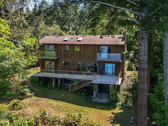 3rd image of 5850 Race Point Rd