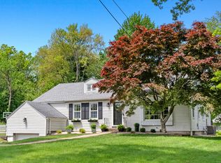 17 Fernridge Rd, West Hartford, CT 06107