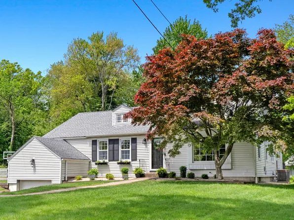 17 Fernridge Road, West Hartford, CT 06107