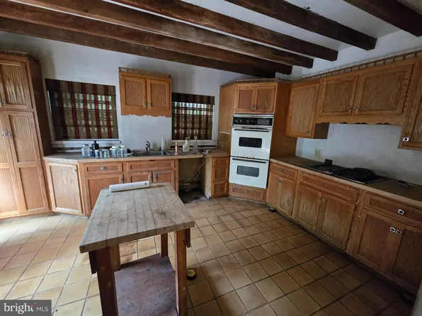 698 Ye Greate St, Greenwich, NJ 08323