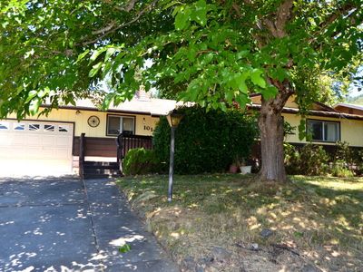 1014 NE Pepperwood Dr, Grants Pass, OR, 97526